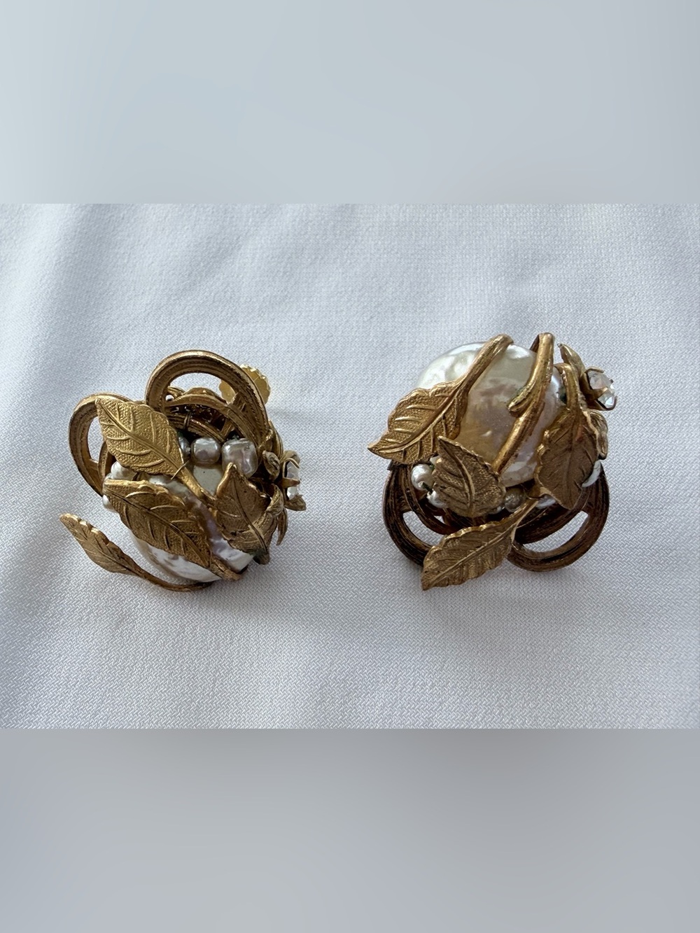 Extraordinary Miriam Haskell Gold Toned Leaf Pearl Screw-On Earrings